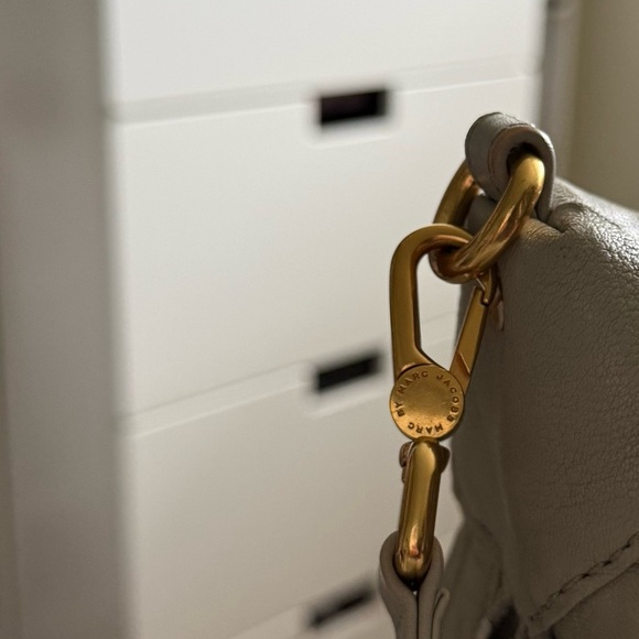 Marc By Marc Jacobs Designer Gray Amee Leather Crossbody Bag and Gold Hardware - Picture 5 of 13